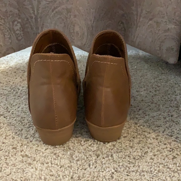 Universal Thread brown booties - Picture 2 of 2